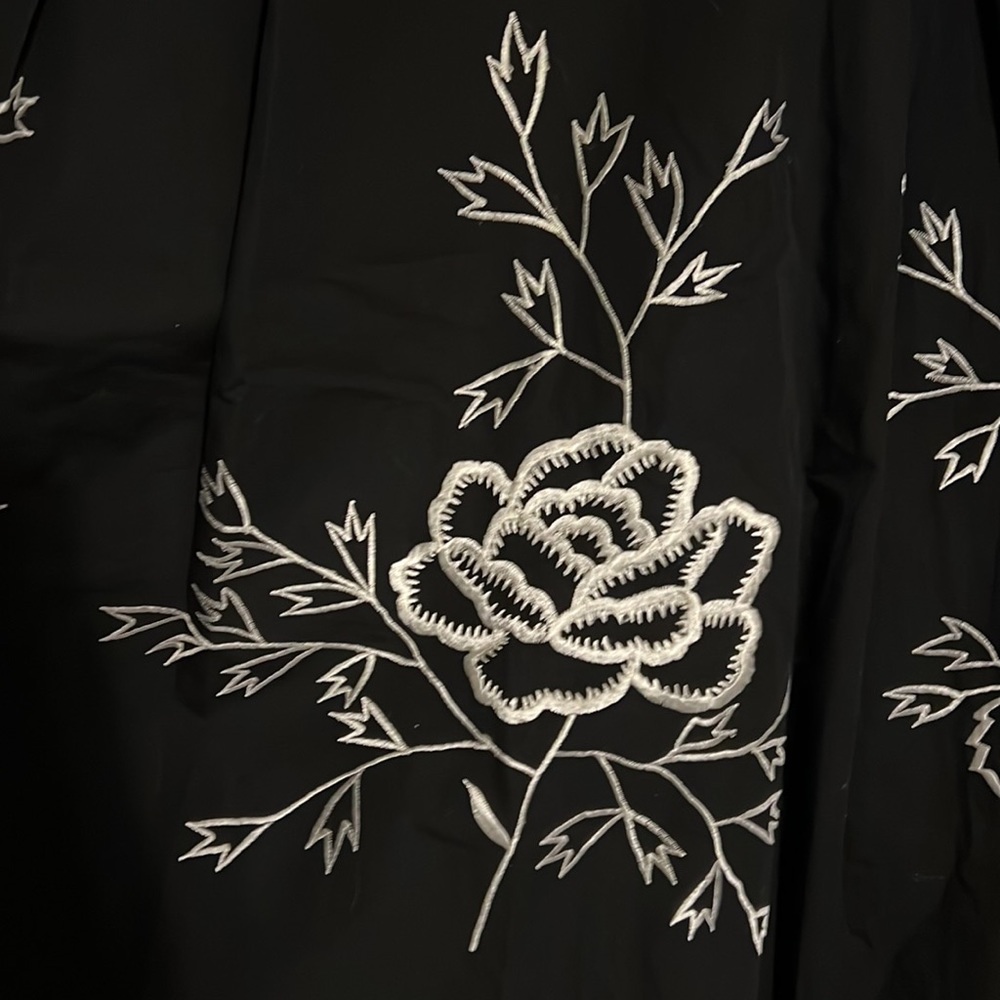 Eshakti Black with White Flowers Embroidery Size 1X  18W - Picture 2 of 4
